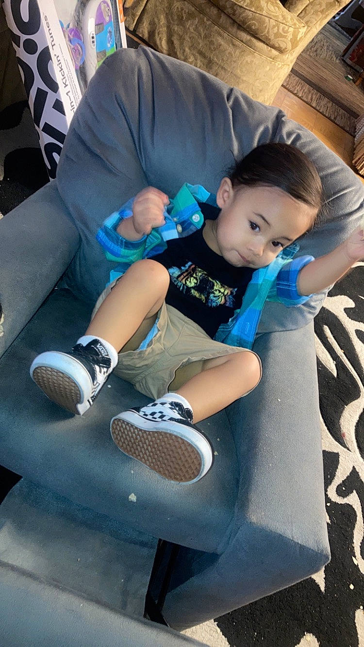 Aayden joined the competition — help win amazing prizes! auto_part, baby, baby_products, baby_toddler_clothing, car_seat, child, comfort, cool, electric_blue, finger, fun, happy, human_body, human_leg, knee, lap, leg, leisure, person, thigh