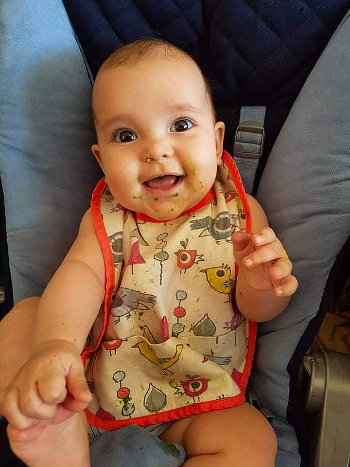 Gabrielle a rejoint le concours — aidez-le/la à gagner de superbes lots ! baby, cheek, chin, comfort, eye, eyebrow, face, hand, head, human_body, iris, lip, mouth, neck, nose, person, product, skin, sleeve, smile