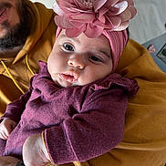 Jannah a rejoint le concours — aidez-le/la à gagner de superbes lots ! baby, infant, adult, man, beard, headband, flower, pink, purple_clothing, hoodie, holding, portrait, close_up, cheeks, eyes, lips, hand, wristwatch, refrigerator, magnet