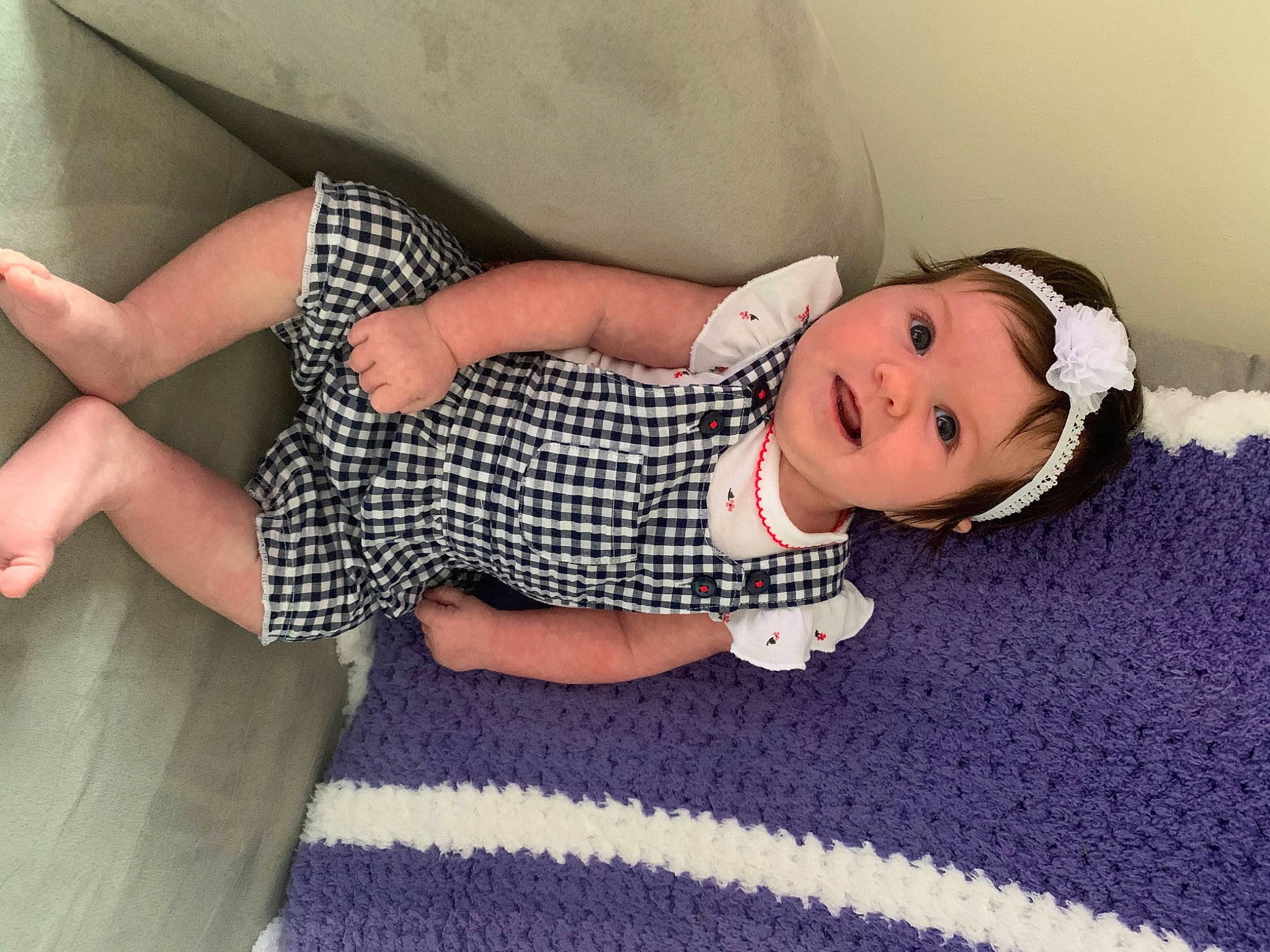 Marie is registered to the contest to win money with this photo: baby, child, design, hand, headwear, leg, nap, pattern, person, textile, thigh