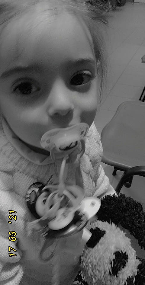 Jessica a rejoint le concours — aidez-le/la à gagner de superbes lots ! black, black_and_white, cheek, child, eyelash, food_craving, fun, gesture, happy, iris, jaw, lip, monochrome, monochrome_photography, mouth, nose, person, smile, style, toddler