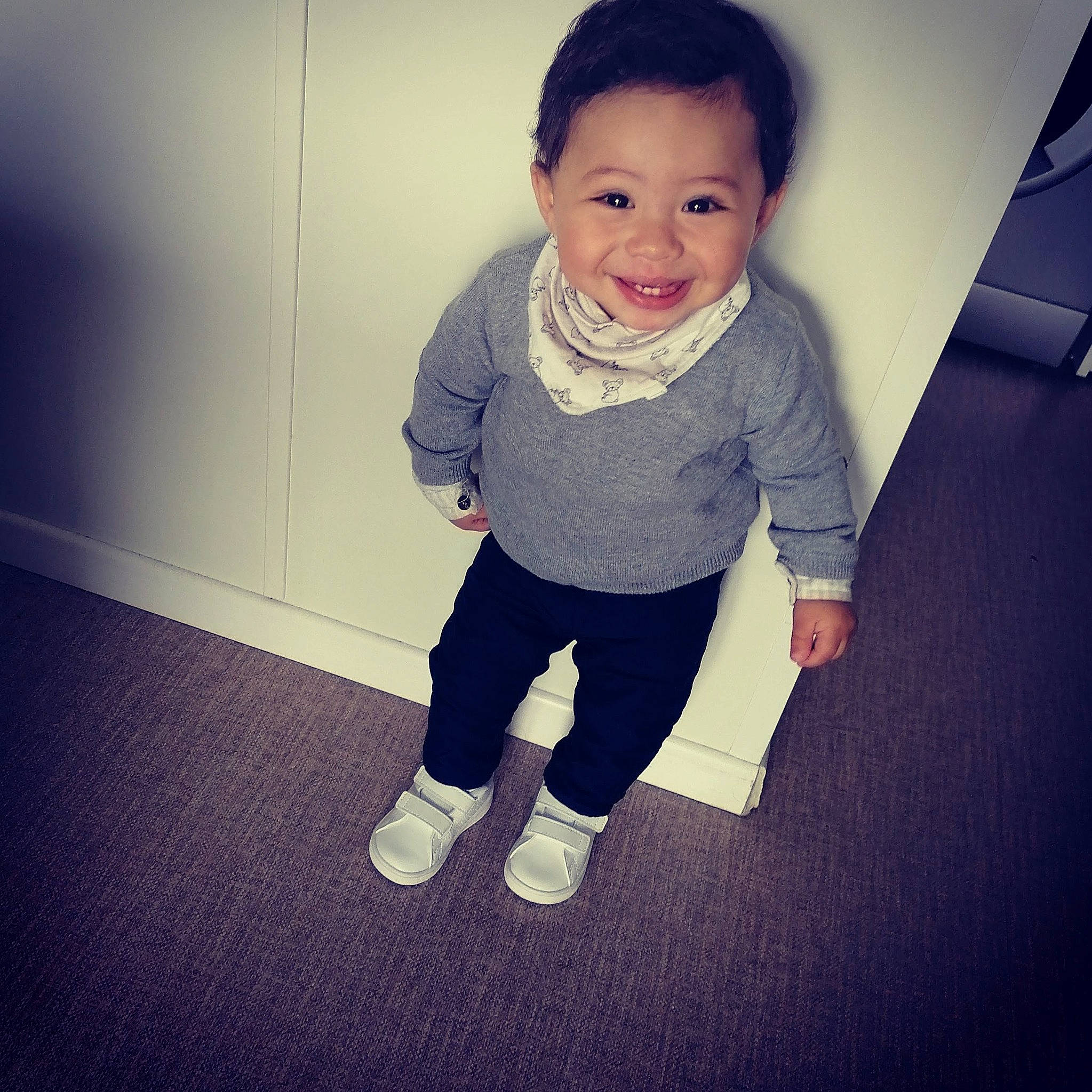 Louay Saksak participe au concours pour gagner de l'argent avec cette photo : arm, baby_toddler_clothing, beauty, child, cloud, cool, electric_blue, flash_photography, floor, flooring, fun, happy, human_body, human_leg, joy, person, sleeve, smile, standing, t_shirt