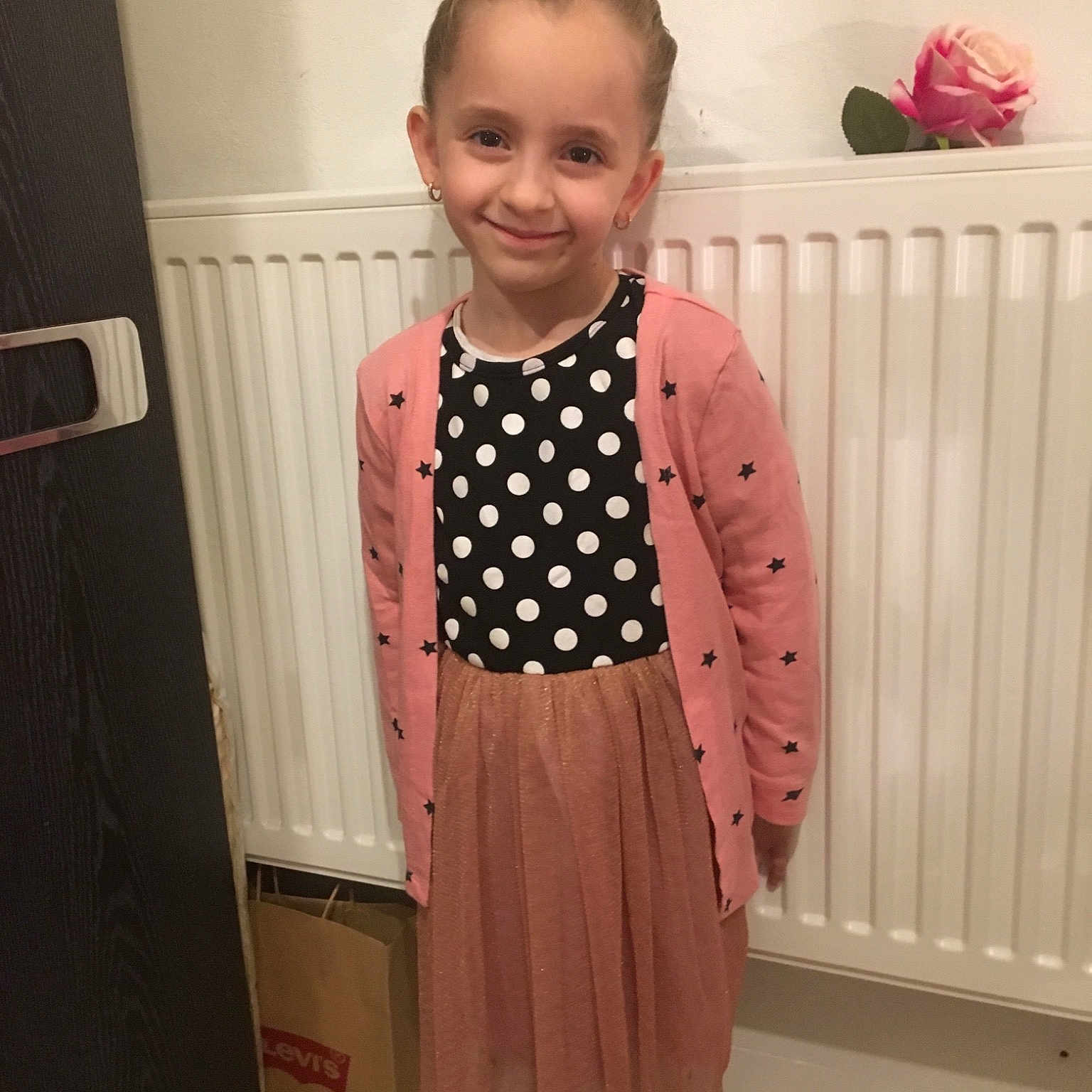 Imane a rejoint le concours — aidez-le/la à gagner de superbes lots ! baby_toddler_clothing, child, clothing, costume, design, dress, joy, outerwear, pattern, peach, person, pink, polka_dot, sleeve, toddler