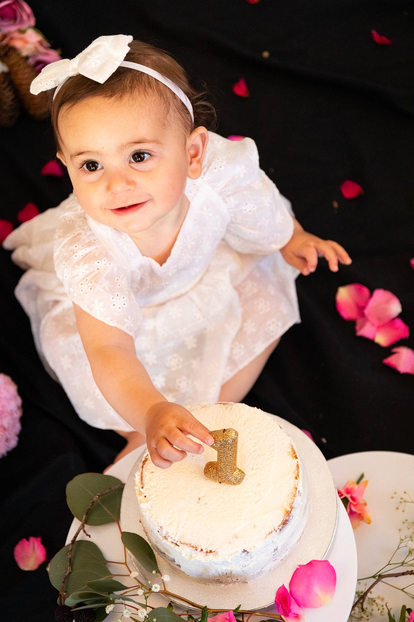 Thëa participe au concours pour gagner de l'argent avec cette photo : baby_toddler_clothing, baked_goods, birthday_cake, cake, cake_decorating, cake_decorating_supply, cuisine, dishware, event, food, happy, ingredient, joy, person, pink, plate, recipe, smile, sugar_cake, sweetness