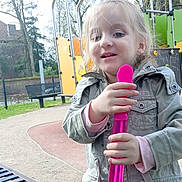 Celia a rejoint le concours — aidez-le/la à gagner de superbes lots ! child, playground, bubble_wand, jacket, outdoor, smiling, toy, slide, trees, bench, fence, person, happy, daylight, park, play, casual_clothing, nature, young_child, fun