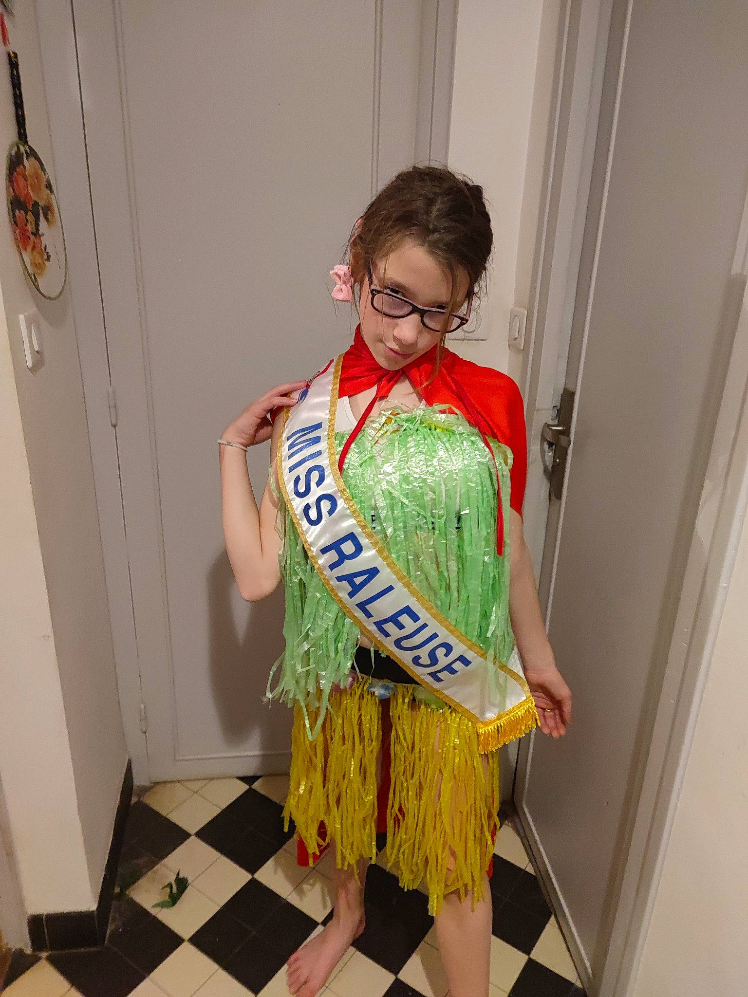 Alexia participe au concours pour gagner de l'argent avec cette photo : abdomen, belt, costume, day_dress, electric_blue, event, eyewear, fashion_design, flooring, glasses, one_piece_garment, pattern, person, personal_protective_equipment, sleeve, street_fashion, sunglasses, thigh, trunk, vision_care