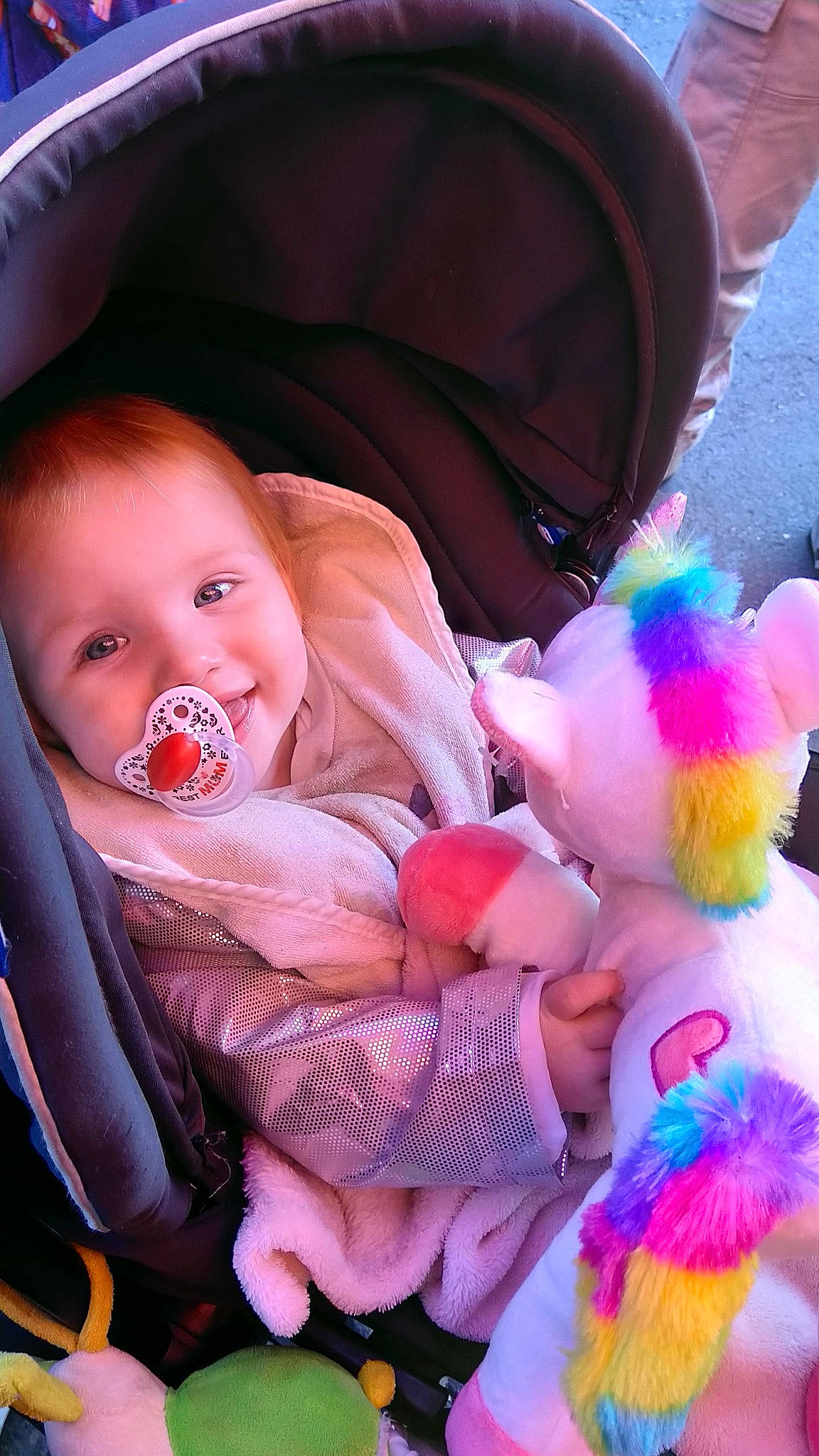 Maëlyne participe au concours pour gagner de l'argent avec cette photo : child, eye, fun, girl, infant, joy, mouth, person, pink, play, product, purple, skin, smile, textile, toddler, toy