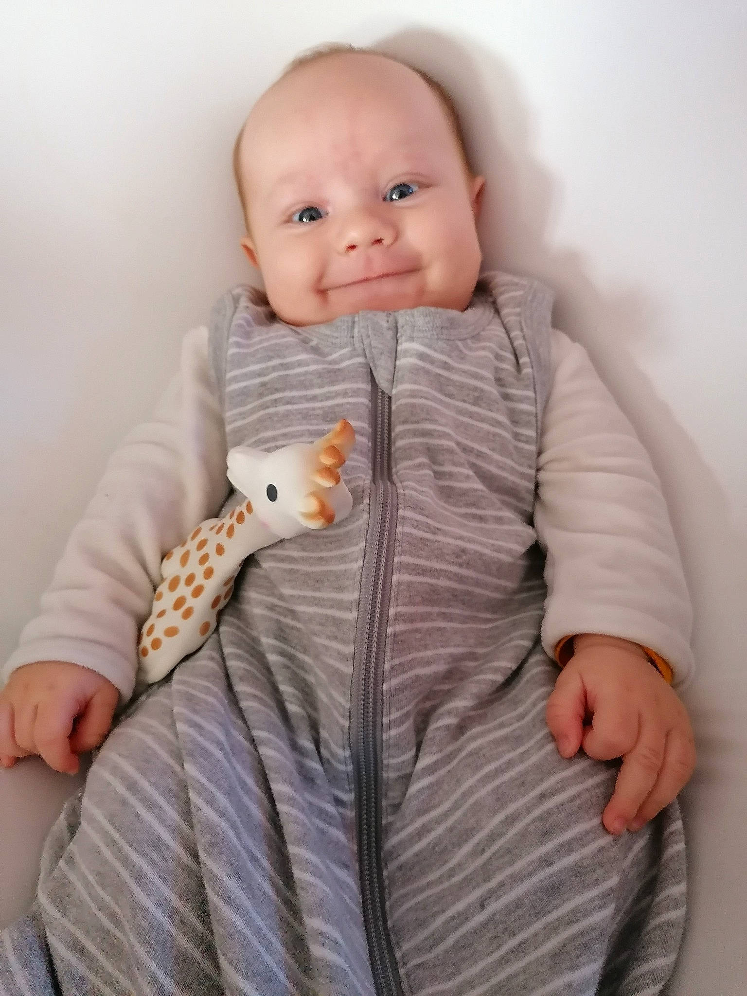 Tiago a rejoint le concours — aidez-le/la à gagner de superbes lots ! baby, baby_products, baby_toddler_clothing, cheek, child, collar, comfort, dress_shirt, grey, joy, linens, nail, outerwear, pattern, person, sitting, skin, sleeve, smile, t_shirt