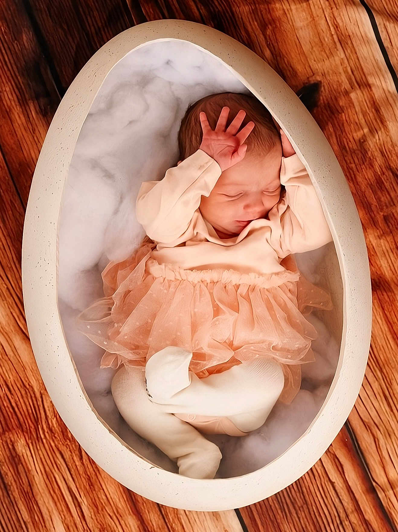 Hinata a rejoint le concours — aidez-le/la à gagner de superbes lots ! baby, newborn, infant, sleeping, egg_prop, tutu_dress, white_tights, hands_up, soft_padding, cotton_batting, wooden_floor, top_view, studio_photography, cute, peaceful, props, portrait, one_person, closed_eyes, resting