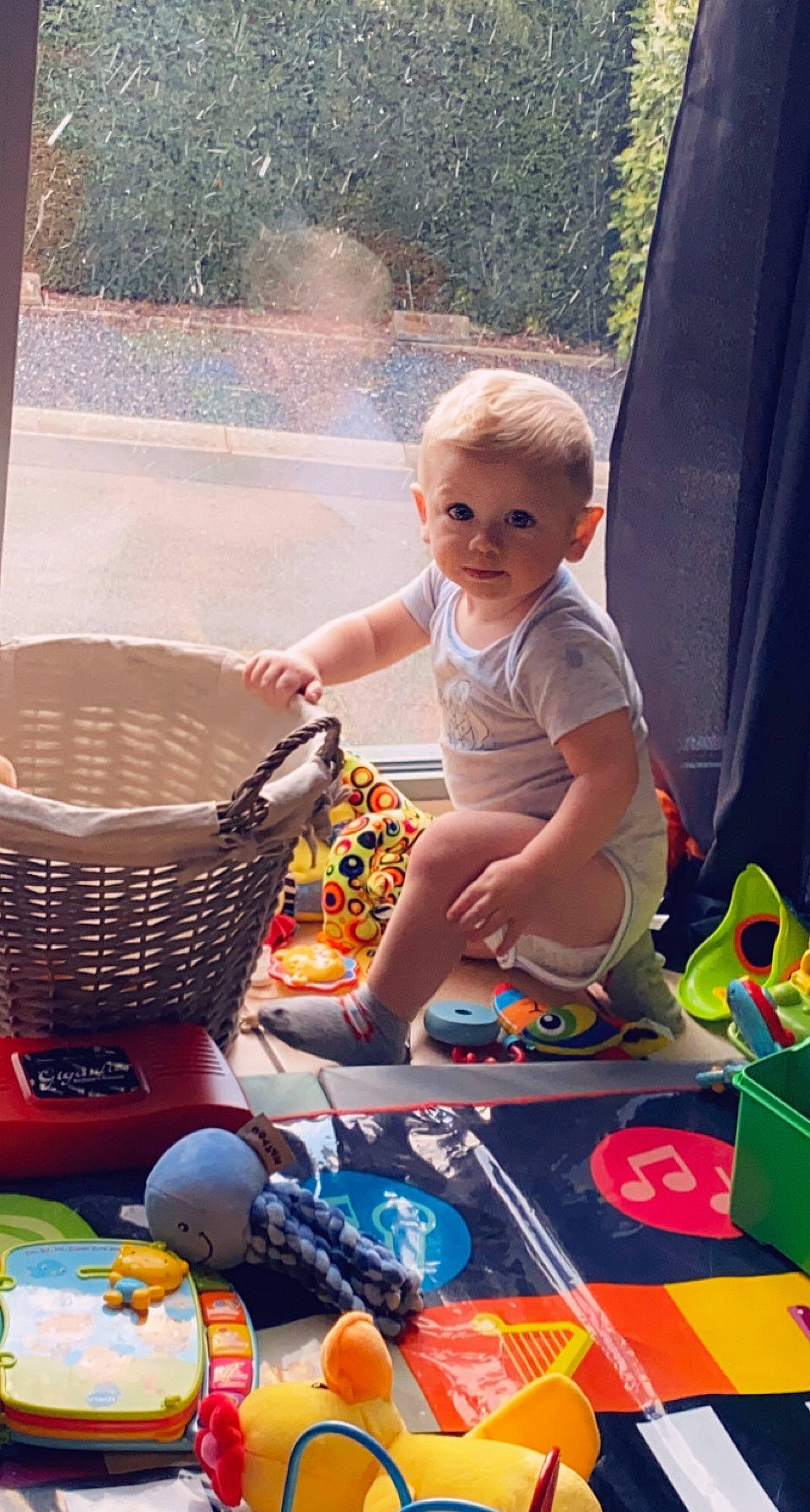 Marco a rejoint le concours — aidez-le/la à gagner de superbes lots ! baby, baby_products, baby_toddler_clothing, basket, chair, child, event, fun, grass, happy, leisure, people, person, photograph, play, product, recreation, sitting, snapshot, summer