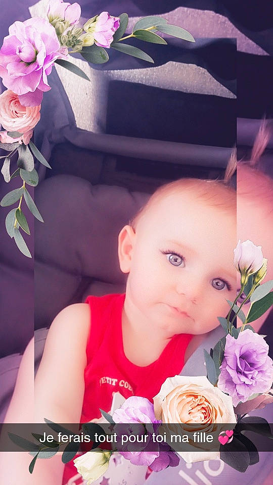 Inès a rejoint le concours — aidez-le/la à gagner de superbes lots ! baby, beauty, cap, child, fashion_accessory, flash_photography, flower, font, happy, magenta, person, petal, pink, plant, product, rose, snapshot, textile, toddler, violet