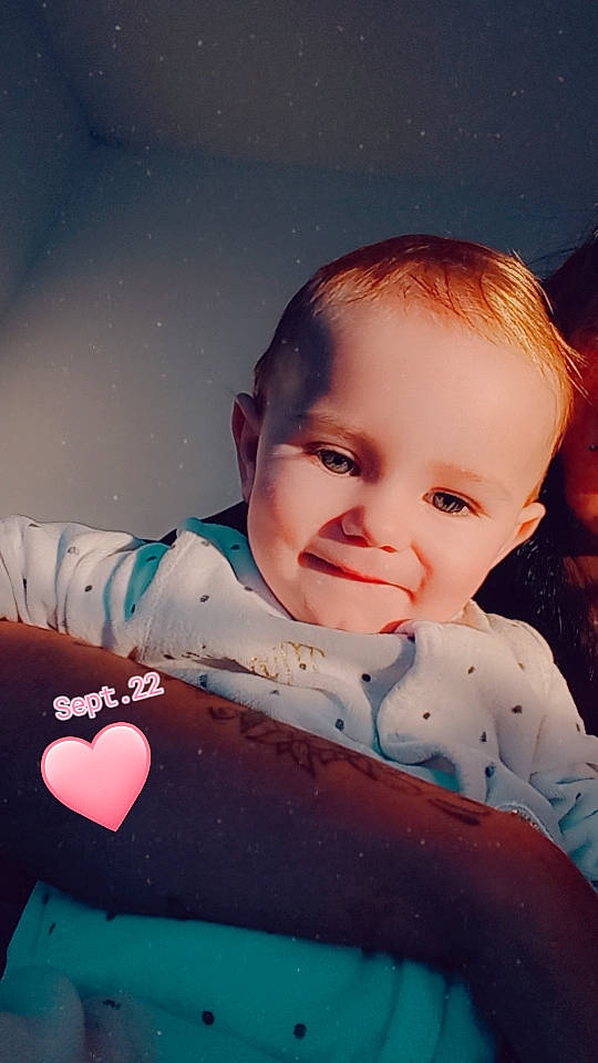 Inès participe au concours pour gagner de l'argent avec cette photo : arm, azure, baby, baby_toddler_clothing, cheek, eyebrow, finger, flash_photography, fun, gesture, hand, happy, human_body, lip, mouth, nose, person, sitting, skin, sleeve