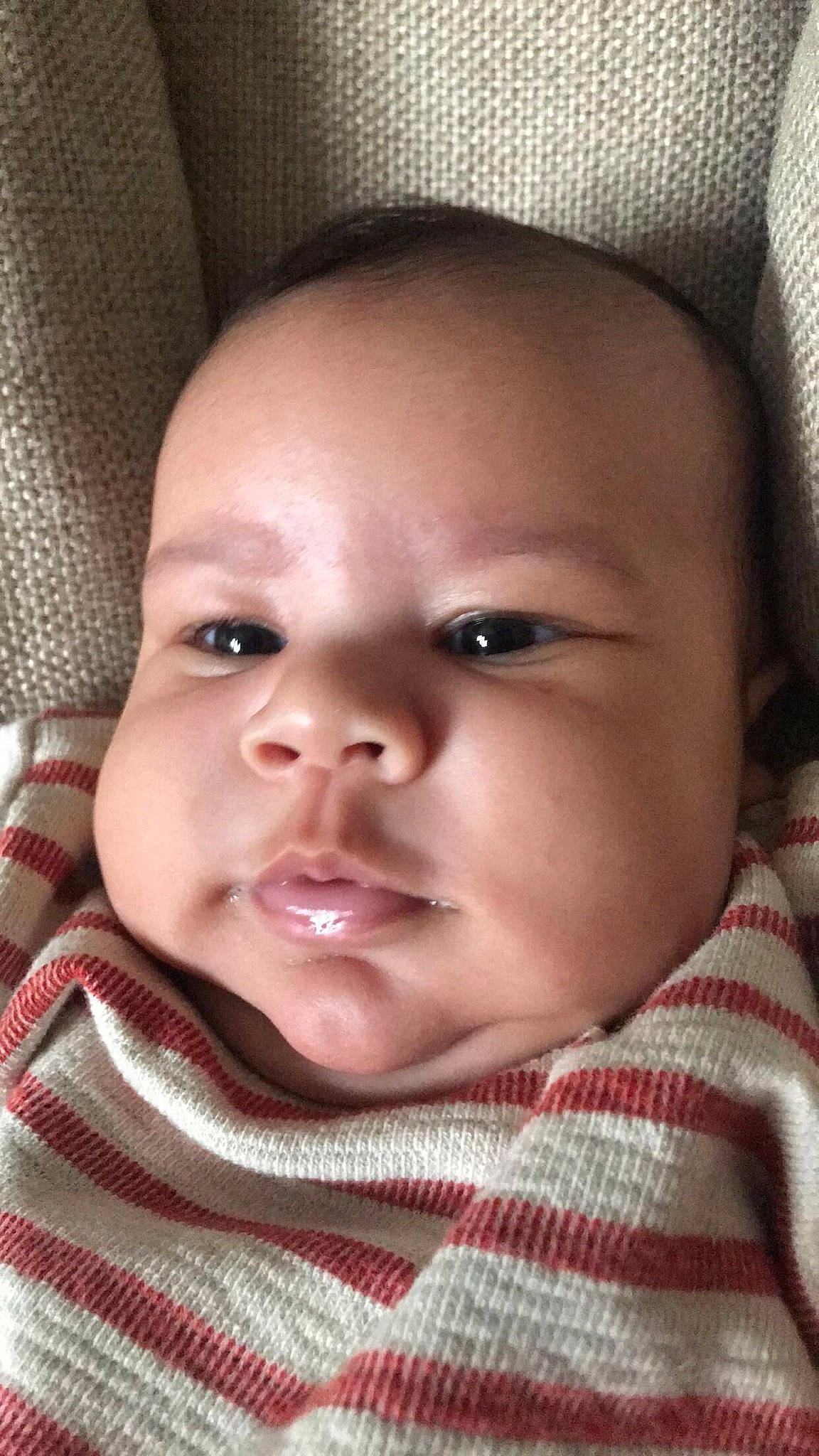 Eden participe au concours pour gagner de l'argent avec cette photo : baby, baby_toddler_clothing, cheek, comfort, ear, eye, eyebrow, eyelash, forehead, hairstyle, iris, lip, mouth, neck, nose, person, skin, sleeve, smile, toddler