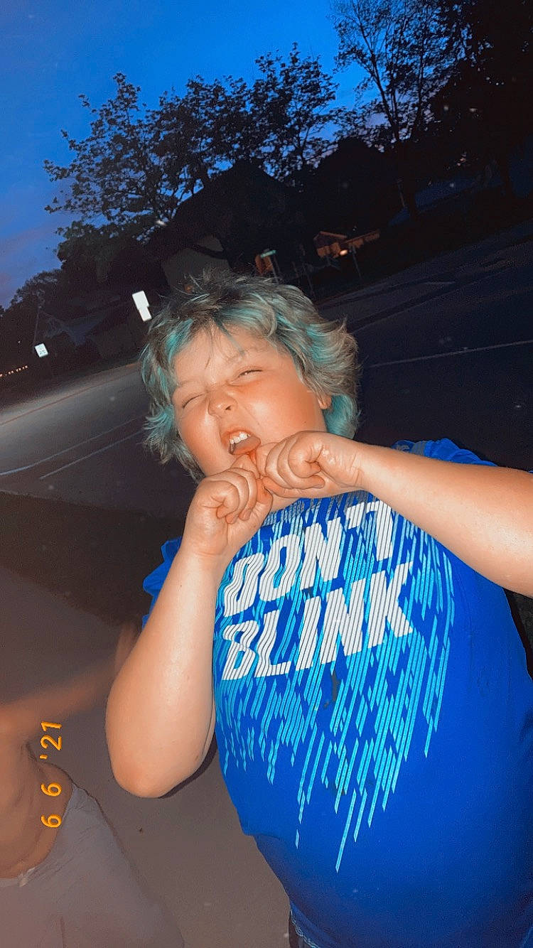 Domanic is registered to the contest to win money with this photo: arm, azure, blue, cool, elbow, facial_expression, finger, flash_photography, fun, gesture, grass, hairstyle, hand, happy, headwear, leisure, person, shoulder, sky, summer