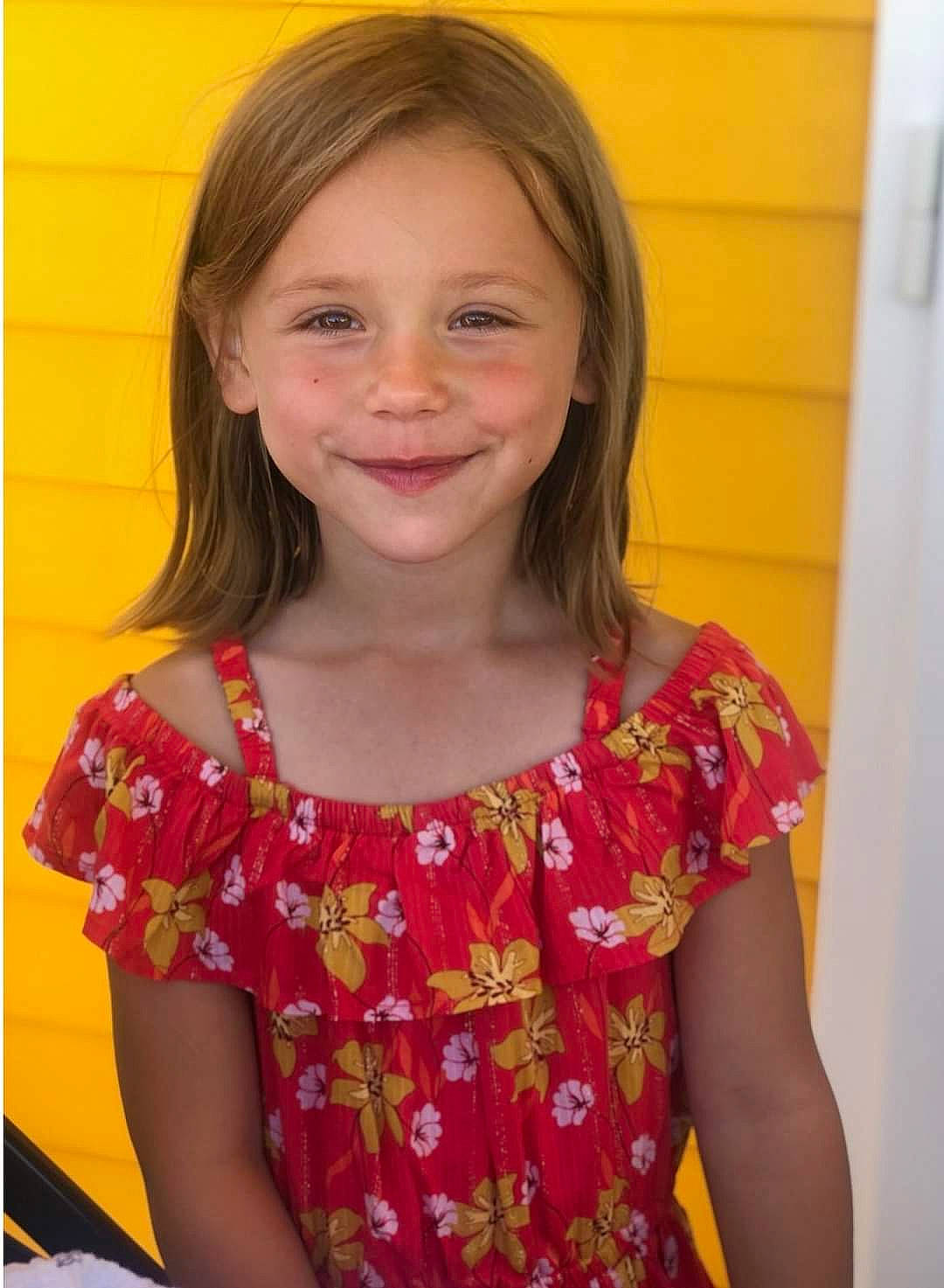 Bryhanna participe au concours pour gagner de l'argent avec cette photo : cheek, clothing, dress, event, eye, face, fun, green, hair, hairstyle, head, human, human_body, joy, people, person, product, room, skin, smile