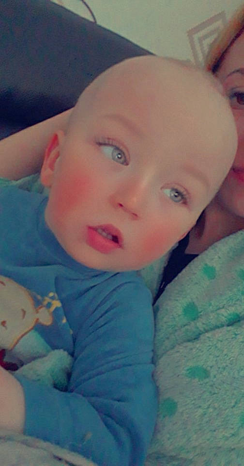 Kelyam participe au concours pour gagner de l'argent avec cette photo : azure, cheek, chin, comfort, ear, eye, eyelash, facial_expression, finger, forehead, gesture, happy, human, iris, lip, mouth, nose, organ, person, pink