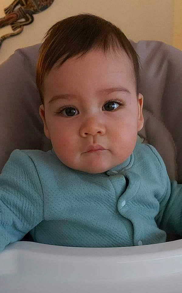 Milow a rejoint le concours — aidez-le/la à gagner de superbes lots ! baby_toddler_clothing, cheek, chin, comfort, ear, eye, eyebrow, eyelash, face, facial_expression, forehead, hairstyle, head, iris, lip, mouth, neck, nose, organ, person