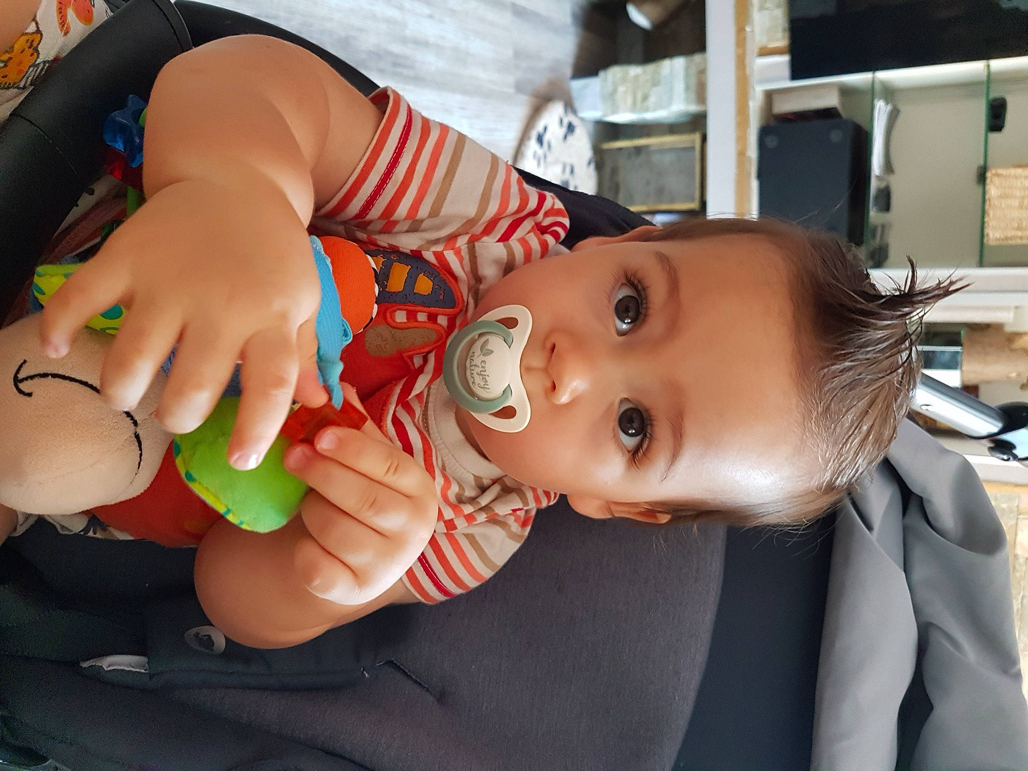 Milow a rejoint le concours — aidez-le/la à gagner de superbes lots ! abdomen, baby, baby_products, cheek, chest, child, finger, foot, fun, gesture, happy, human_leg, joint, leisure, nail, person, skin, thigh, thumb, toddler