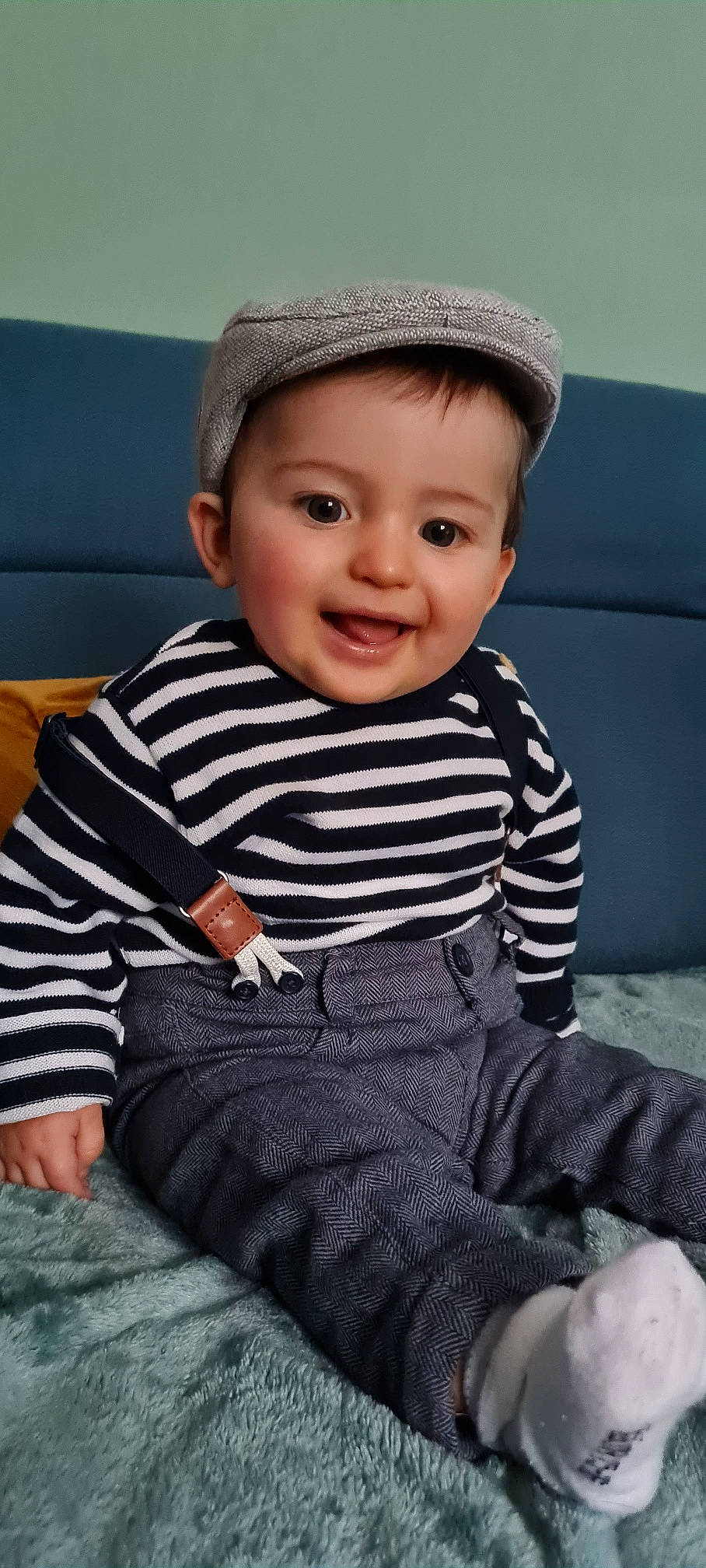 Elio a rejoint le concours — aidez-le/la à gagner de superbes lots ! baby_toddler_clothing, cap, cheek, child, chin, cool, eye, facial_expression, flash_photography, hairstyle, happy, head, human, joy, person, photograph, skin, sleeve, smile, standing