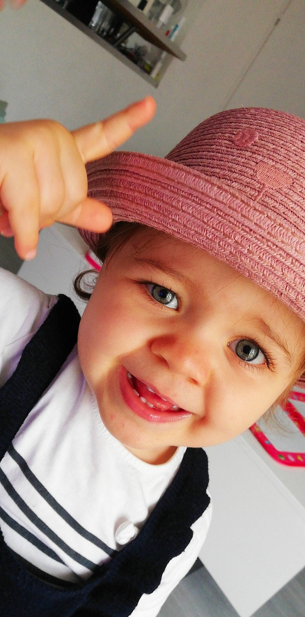 Léïs participe au concours pour gagner de l'argent avec cette photo : baby, cap, cheek, child, clothing, face, gesture, happy, hat, headgear, headwear, joy, lip, mouth, nose, organ, outerwear, person, pink, skin