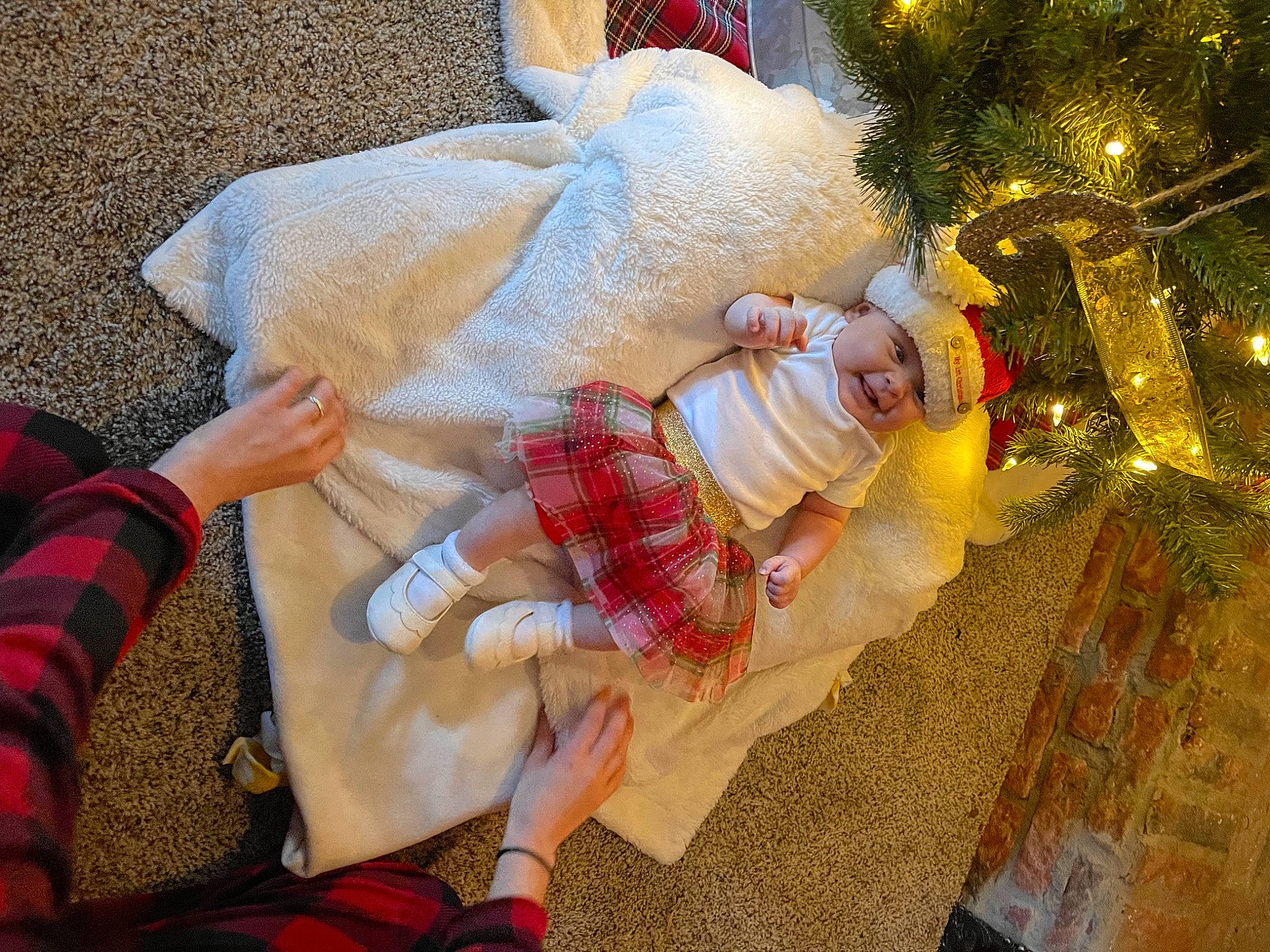 Elayna is registered to the contest to win money with this photo: child, christmas, christmas_decoration, christmas_eve, christmas_ornament, christmas_tree, comfort, event, fictional_character, happy, headwear, holiday, holiday_ornament, lap, ornament, pattern, person, plaid, plant, tartan