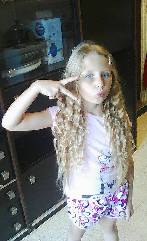 Noémie a rejoint le concours — aidez-le/la à gagner de superbes lots ! bangs, blond, brown_hair, fun, girl, hair, hair_accessory, hair_care, hair_coloring, hairstyle, human_hair_color, long_hair, person