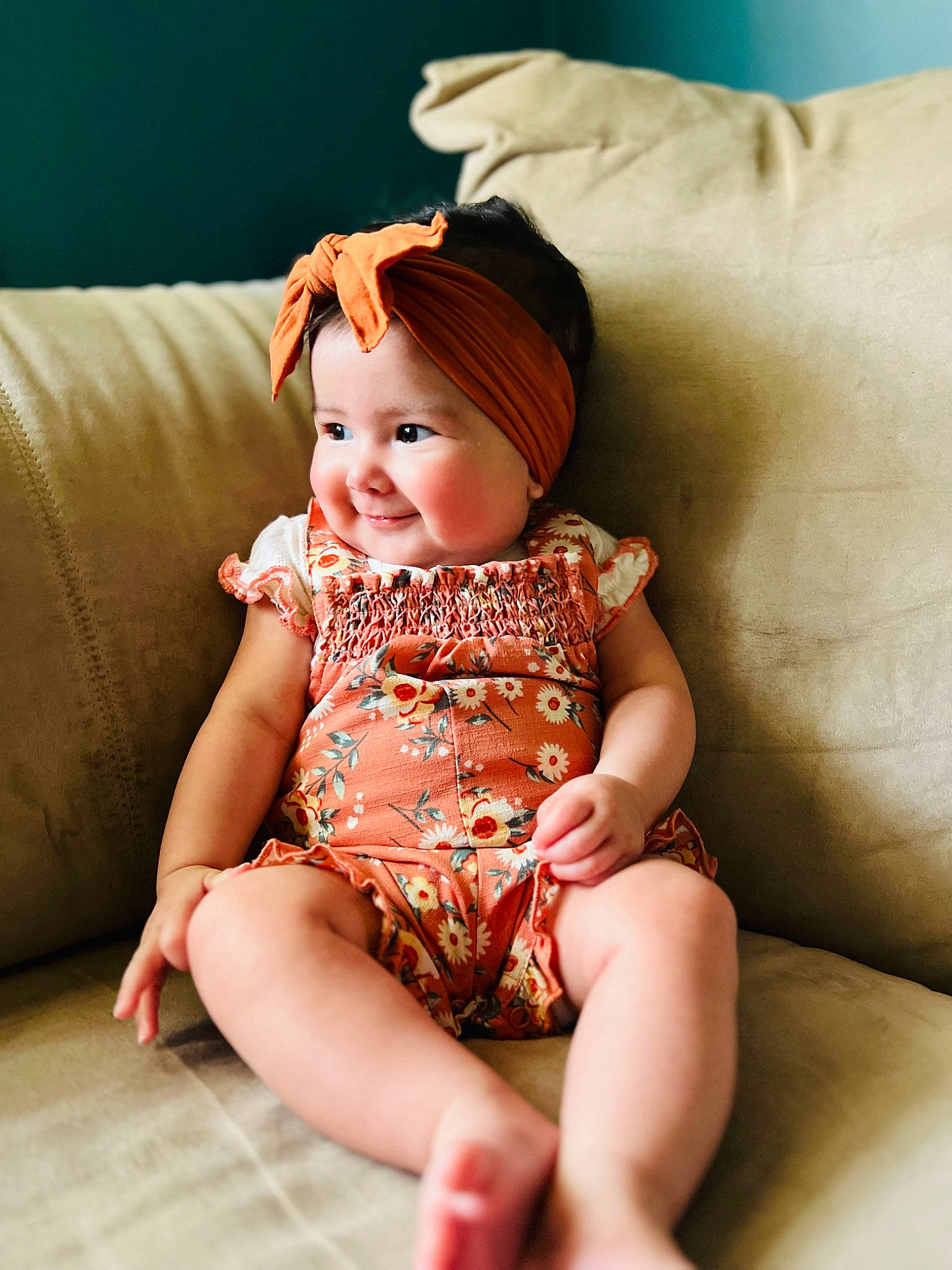 Paolett is registered to the contest to win money with this photo: baby, baby_toddler_clothing, beauty, comfort, eye, face, finger, flash_photography, hand, joint, joy, knee, leg, lip, person, skin, sleeve, smile, textile, thigh