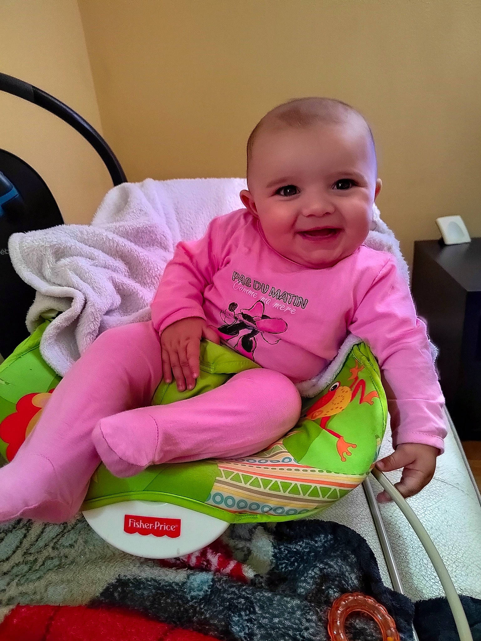 Naïla participe au concours pour gagner de l'argent avec cette photo : baby, baby_products, baby_toddler_clothing, cheek, child, comfort, face, fun, happy, head, joy, magenta, person, pink, play, purple, sitting, skin, sleeve, smile