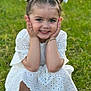 Hayden a rejoint le concours — aidez-le/la à gagner de superbes lots ! child, girl, white_dress, smiling, grass, outdoor, hair_bows, sitting, cute, portrait, happy, bracelet, shoes, sunlight, candid, fashion, young, playful, nature, daylight