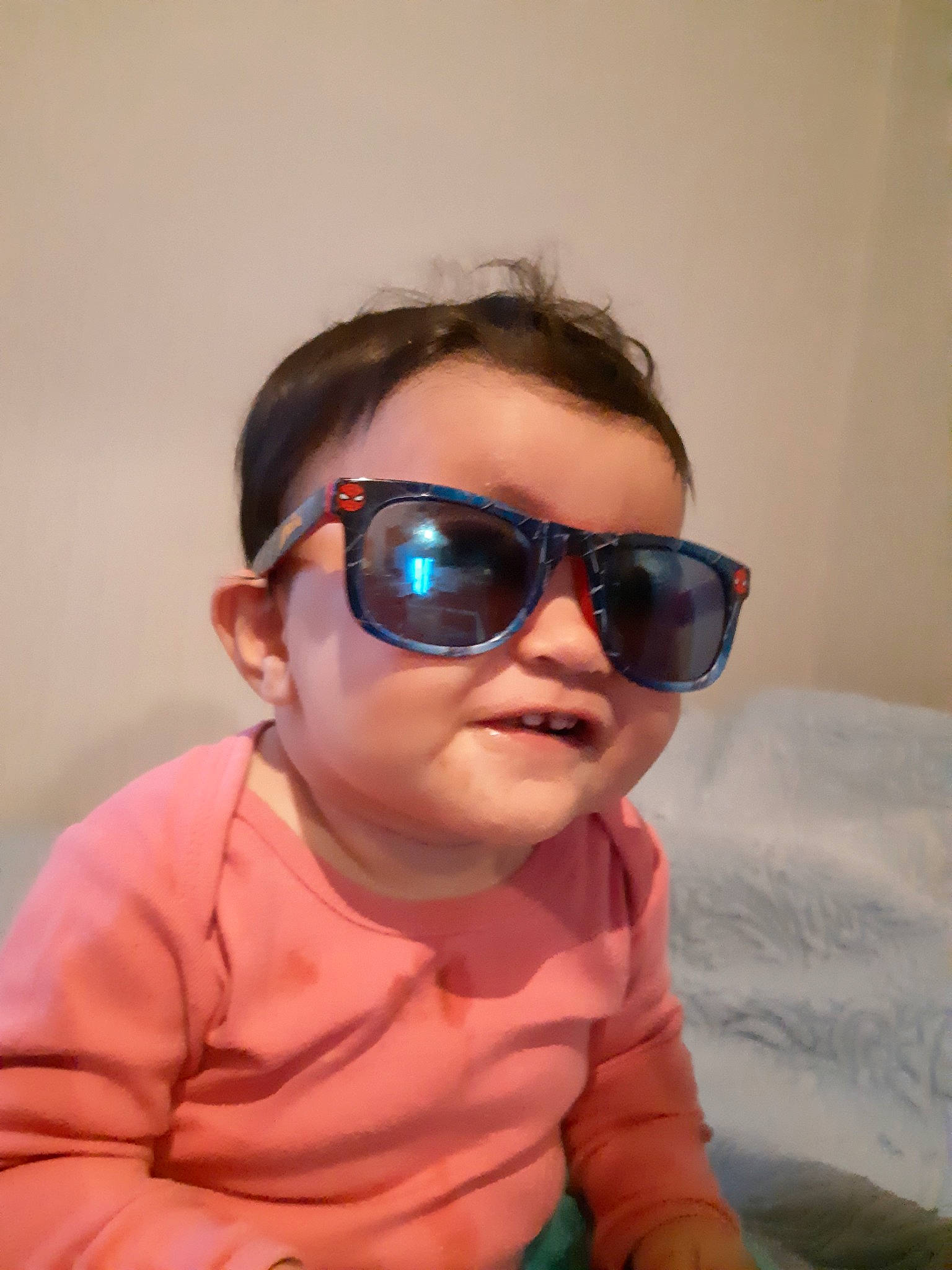 Naëly participe au concours pour gagner de l'argent avec cette photo : cheek, child, chin, cool, eye_glass_accessory, eyewear, face, forehead, fun, glasses, goggles, head, person, personal_protective_equipment, smile, sunglasses, vision_care