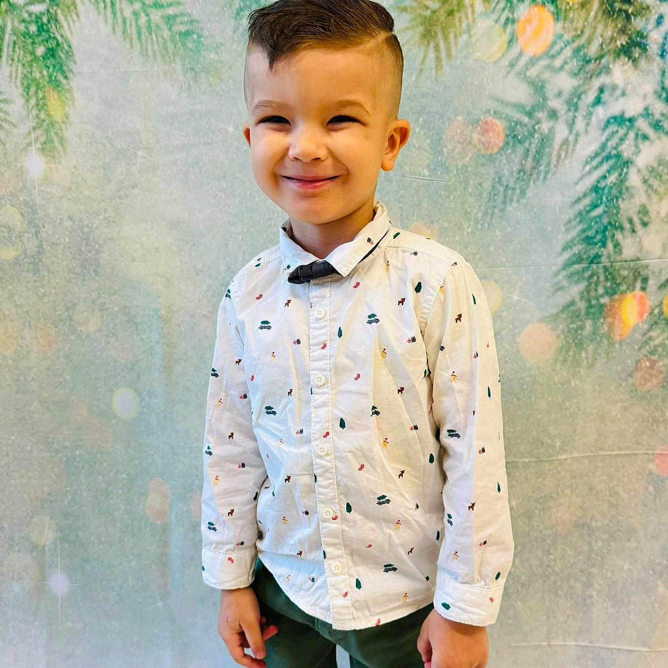 Lyssandro a rejoint le concours — aidez-le/la à gagner de superbes lots ! accessories, boy, brownhair, child, clothing, coat, face, formalwear, hair, happy, head, male, pants, person, photography, portrait, shirt, sleeve, smile, standing