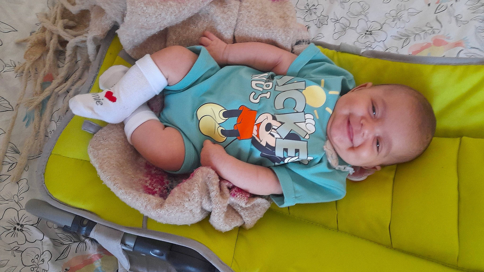 Tina a rejoint le concours — aidez-le/la à gagner de superbes lots ! baby, baby_products, baby_safety, baby_sleeping, baby_toddler_clothing, baby_toys, bedtime, cheek, child, comfort, facial_expression, head, joy, linens, mouth, person, pink, product, skin, smile