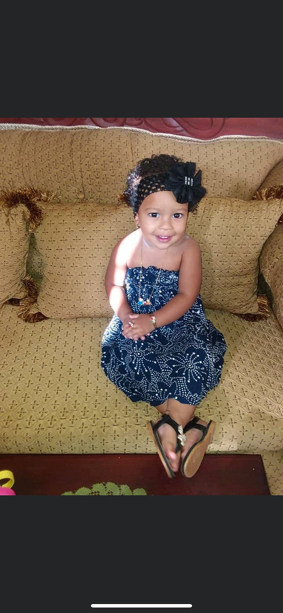 Oscarlin participe au concours pour gagner de l'argent avec cette photo : child, child_model, dress, fun, headwear, joy, leg, person, sitting, smile, toddler