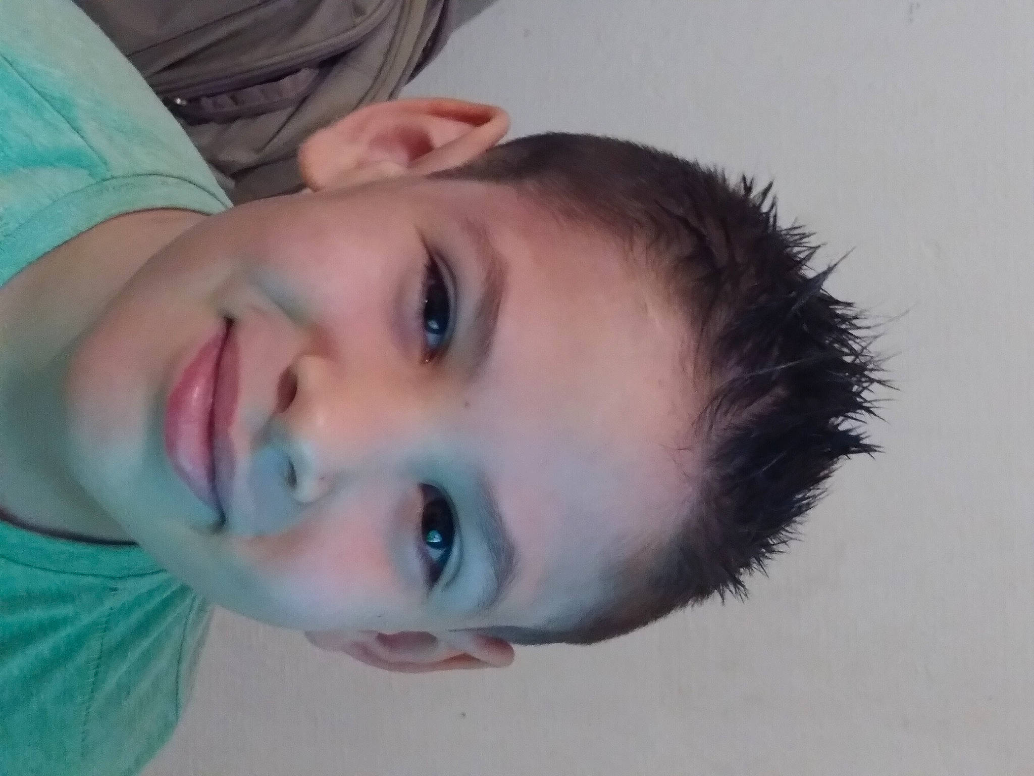 Matheo a rejoint le concours — aidez-le/la à gagner de superbes lots ! black_hair, cheek, chin, cool, eyebrow, eyelash, flash_photography, forehead, happy, human_body, iris, jaw, joy, lip, mouth, neck, nose, person, shoulder, skin