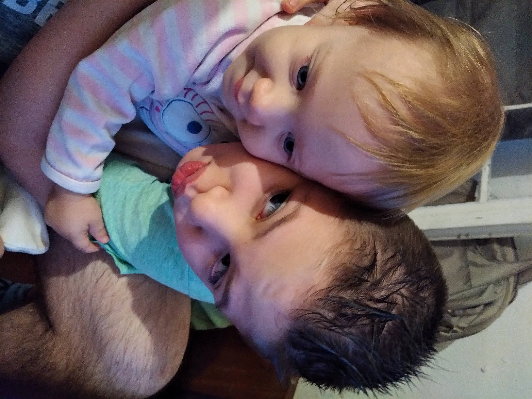 Lyla participe au concours pour gagner de l'argent avec cette photo : cheek, chin, ear, eye, eyebrow, eyelash, facial_expression, finger, forehead, gesture, hair, hairstyle, happy, interaction, iris, lip, mouth, nose, person, skin