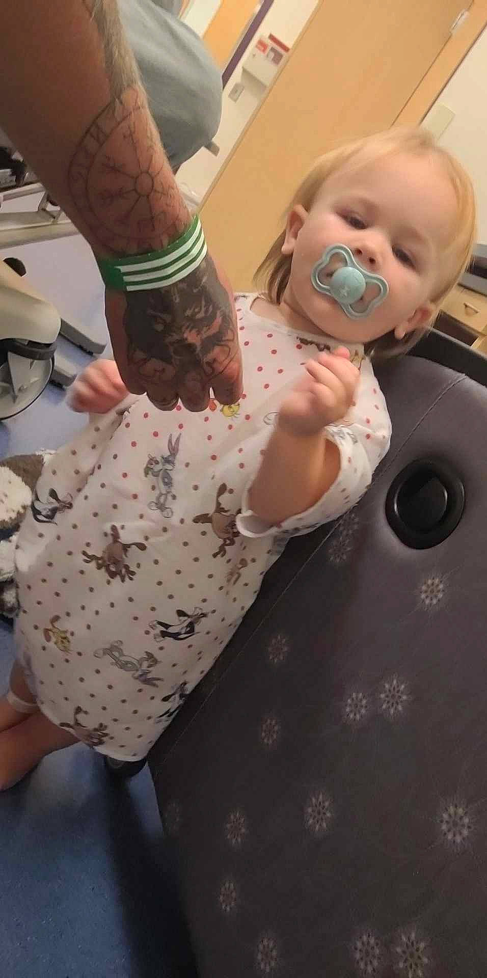 Rease is registered to the contest to win money with this photo: baby, baby_toddler_clothing, bathing, chest, child, elbow, finger, gesture, hand, happy, human_leg, joint, nail, pattern, person, skin, sleeve, thigh, thumb, toddler