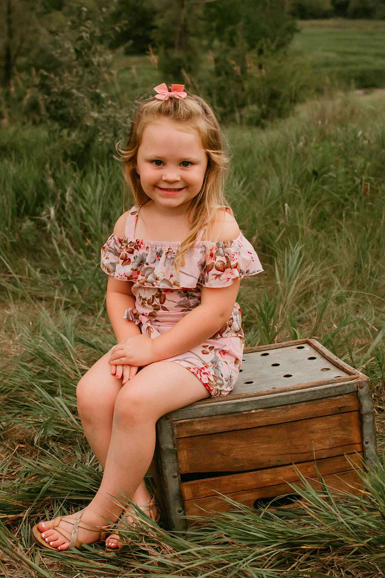 Eretria is registered to the contest to win money with this photo: blond, child, dress, eye, face, fawn, flash_photography, grass, grassland, happy, head, human_leg, joy, leaf, leg, people_in_nature, person, plant, smile, toddler