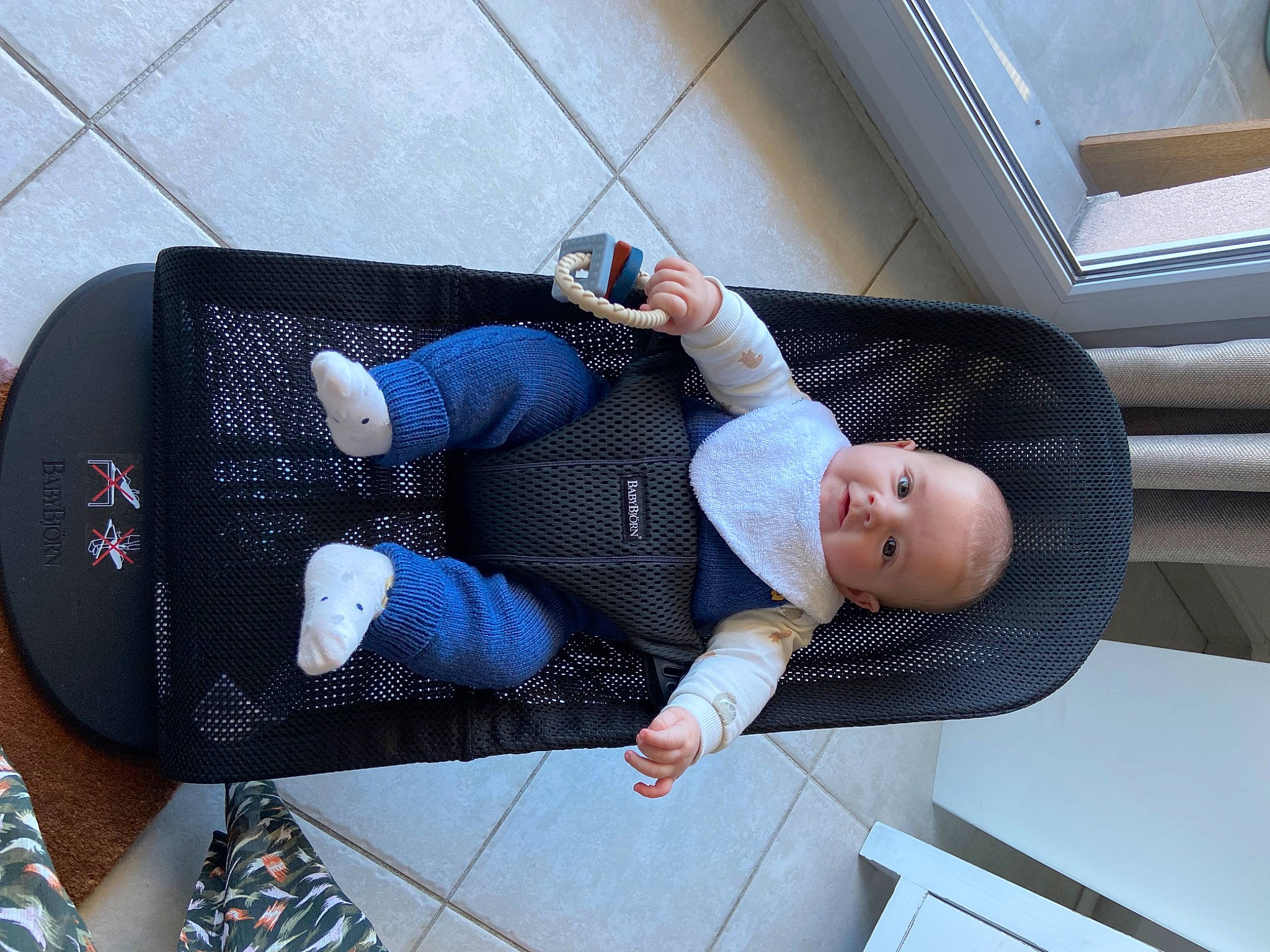 Milann participe au concours pour gagner de l'argent avec cette photo : arm, baby, baby_products, baby_toddler_clothing, child, comfort, denim, elbow, electric_blue, foot, human_leg, knee, leisure, pattern, person, sitting, sleeve, sock, thigh, toddler