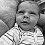 Léandro participe au concours pour gagner de l'argent avec cette photo : baby, infant, face, portrait, striped_clothing, onesie, closeup, monochrome, black_and_white, soft_texture, blanket, curious, young_child, resting, indoors, head, eyes, expression, newborn, child