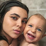 Dahïss a rejoint le concours — aidez-le/la à gagner de superbes lots ! affection, baby, bond, child, closeup, emotion, face, family, happy, head, human, love, people, person, portrait, skin, smile, toddler, together, woman