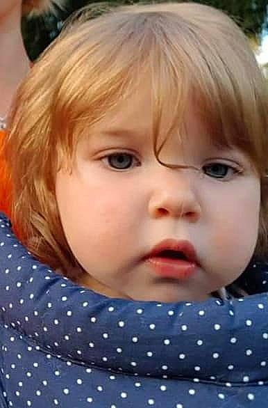 Iliana a rejoint le concours — aidez-le/la à gagner de superbes lots ! blond, brown_hair, cheek, child, chin, eye, face, forehead, girl, hair, hairstyle, head, human_hair_color, infant, iris, lip, mouth, nose, person, skin