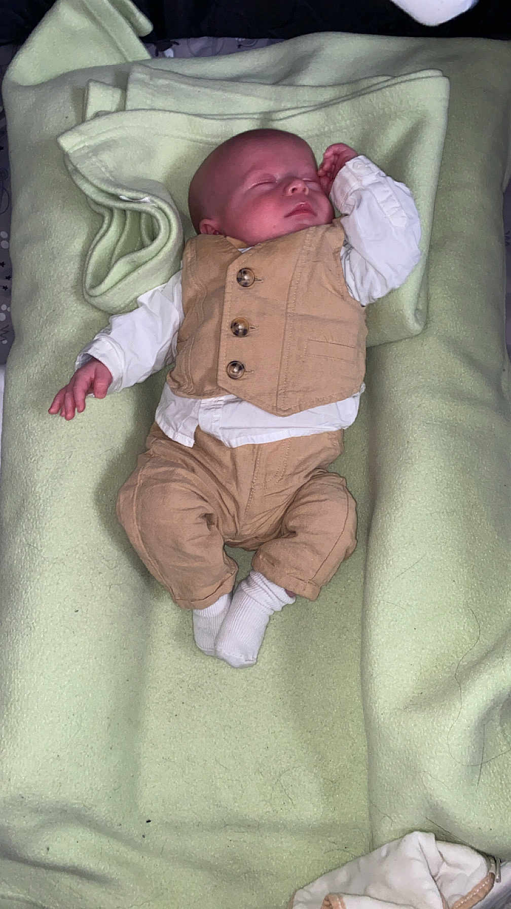 Aïden participe au concours pour gagner de l'argent avec cette photo : baby, sleeping, infant, blanket, clothing, vest, pants, white_socks, soft_texture, indoors, cute, resting, newborn, child, portrait, peaceful, small_hands, nap, cozy, sleepwear