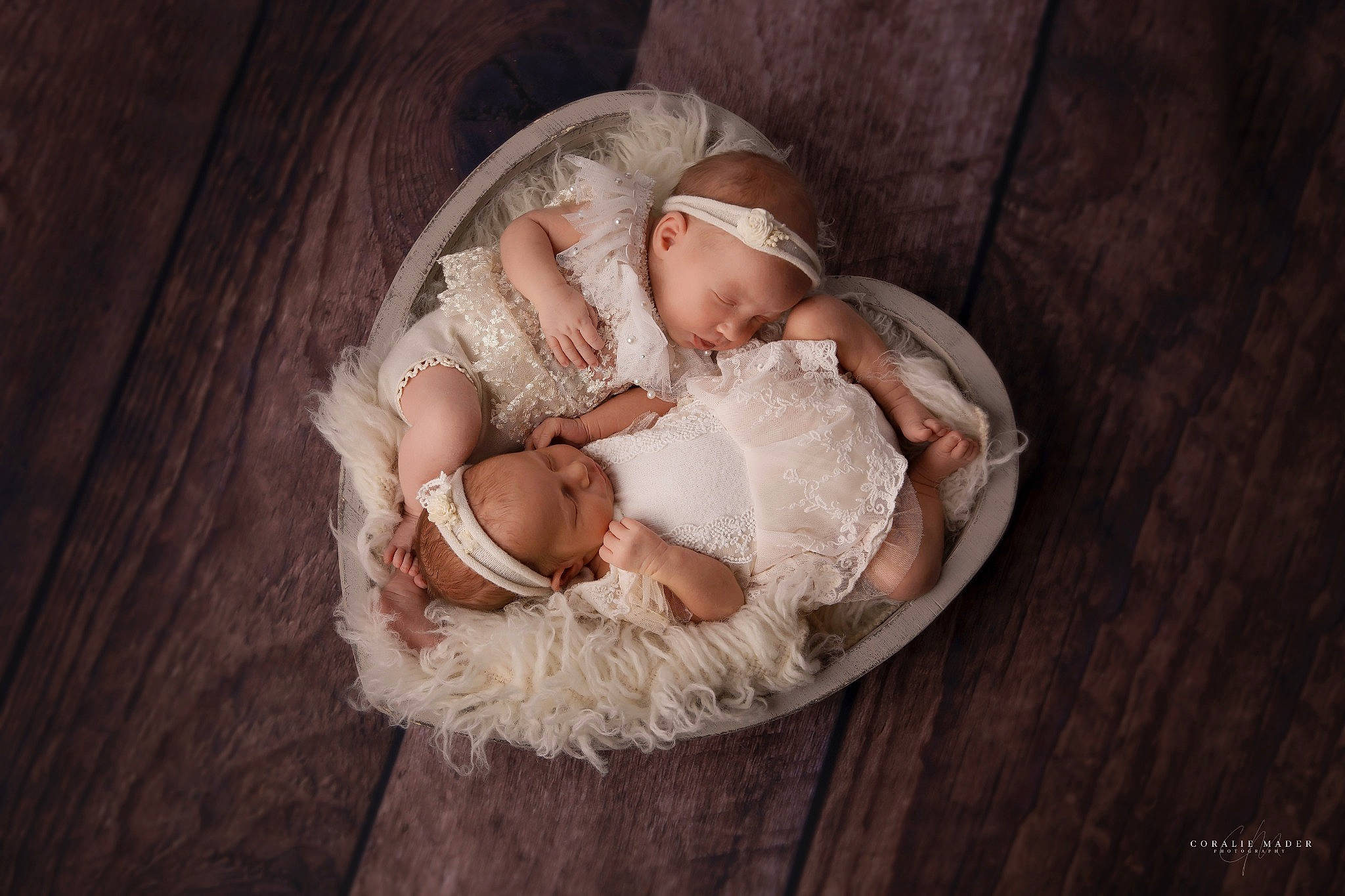 Jade Et Ambre a rejoint le concours — aidez-le/la à gagner de superbes lots ! baby, baby_products, baby_sleeping, child, fur, headwear, person, photograph, photography, product, sleep, toddler