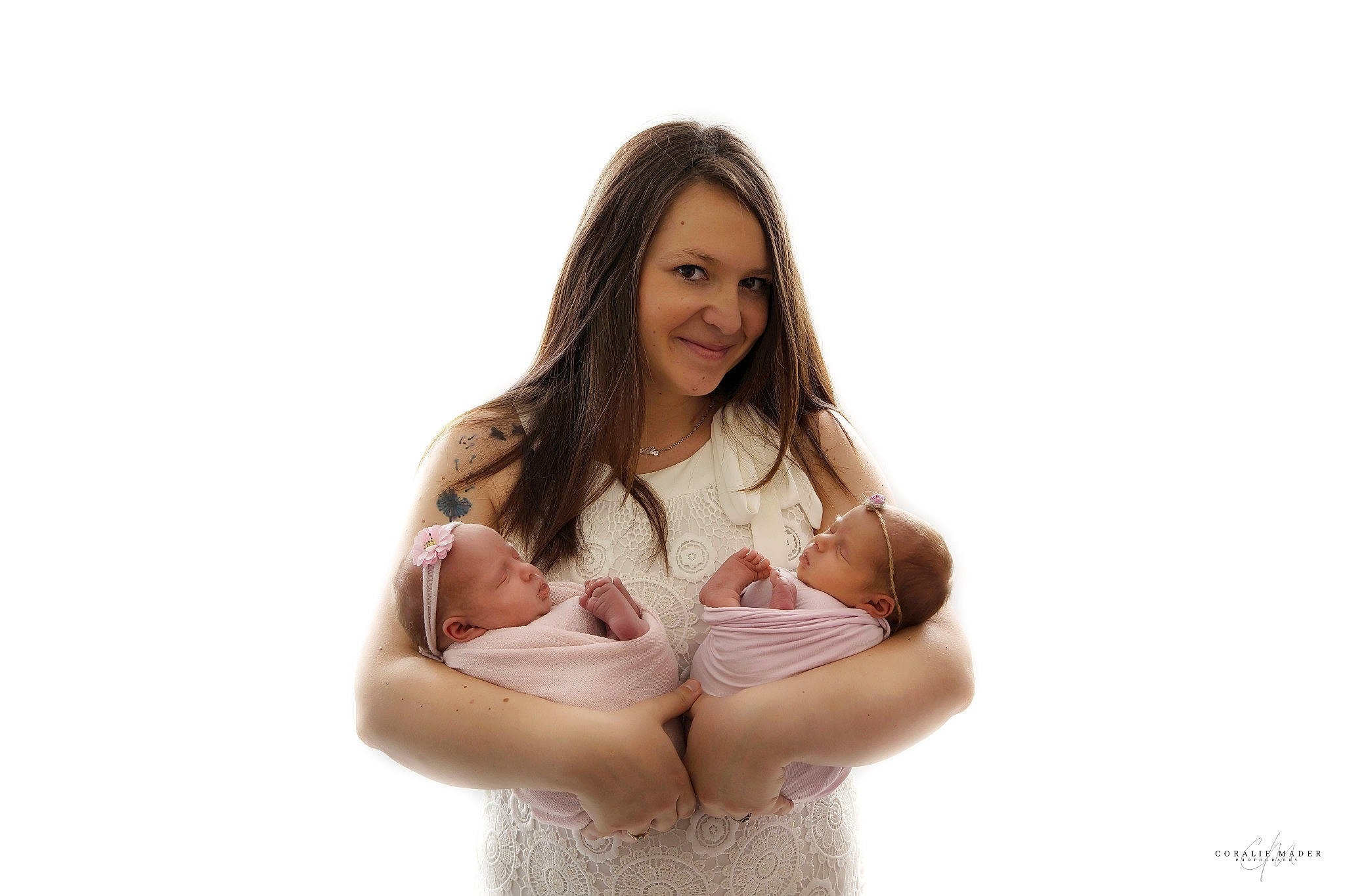 Ambre Et Jade a rejoint le concours — aidez-le/la à gagner de superbes lots ! abdomen, arm, beige, brown_hair, finger, gesture, hand, joy, long_hair, muscle, outerwear, person, photo_shoot, photography, pink, skin, stock_photography, trunk