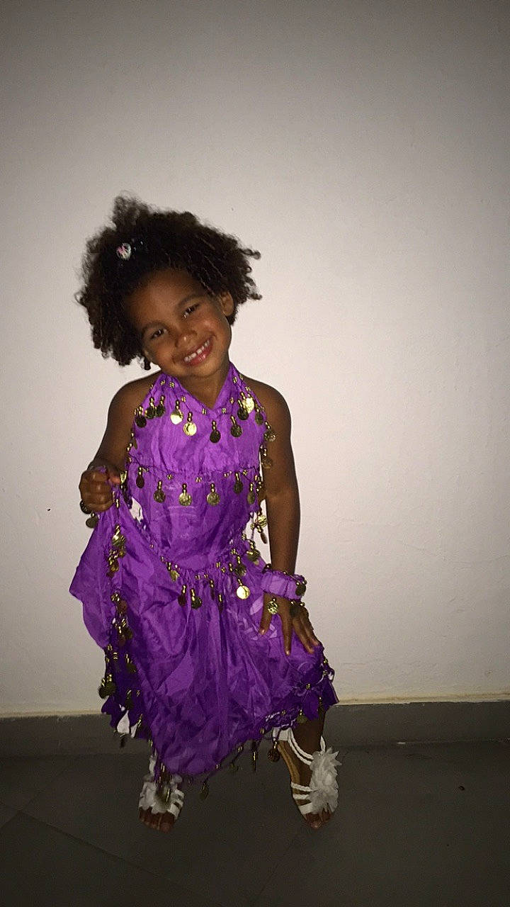 Izaya a rejoint le concours — aidez-le/la à gagner de superbes lots ! child, child_model, costume, dress, fashion_design, formal_wear, joy, person, purple, smile, toddler