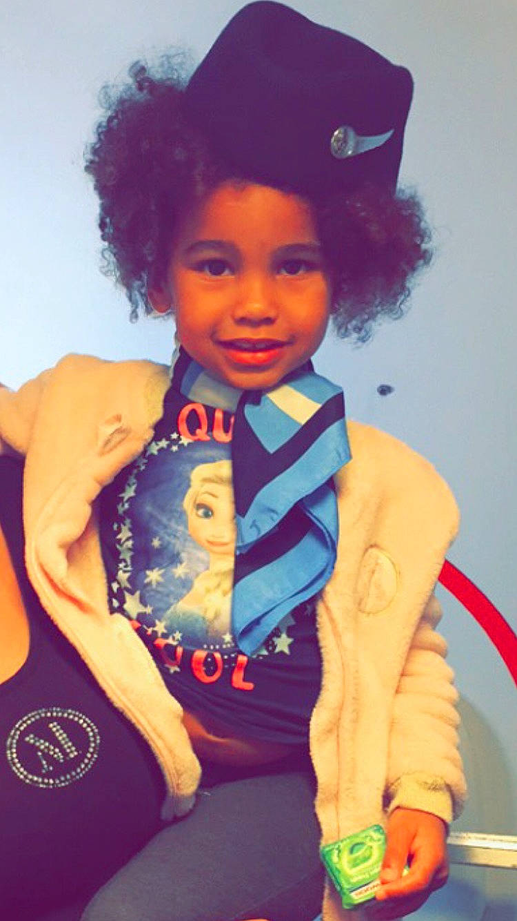 Izaya a rejoint le concours — aidez-le/la à gagner de superbes lots ! afro, child, cool, hairstyle, person