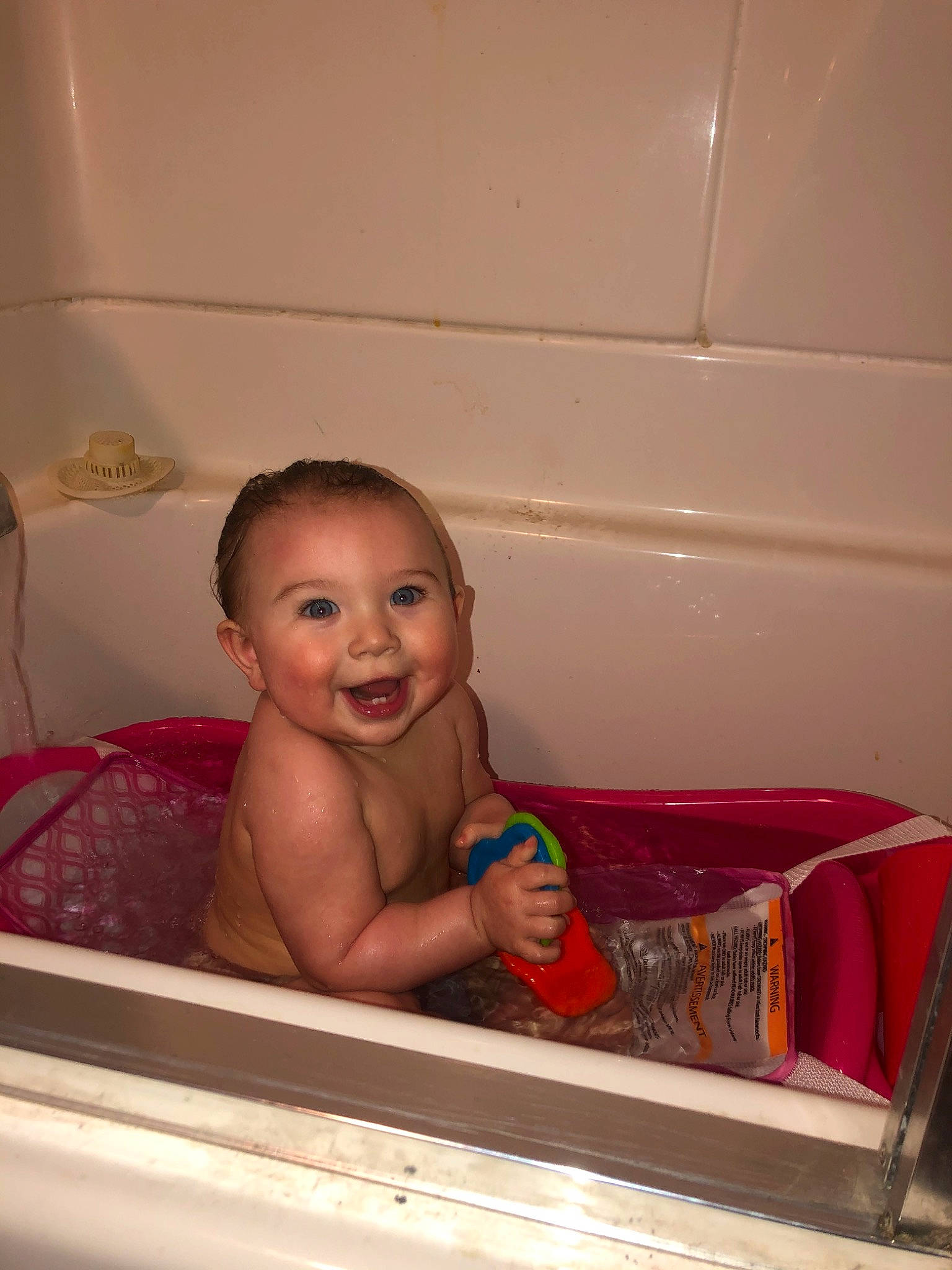 Briar is registered to the contest to win money with this photo: bathing, bathtub, child, fun, joy, leisure, person, plumbing_fixture, toddler, vacation, washing