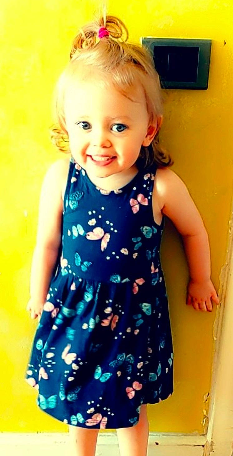 Zoé participe au concours pour gagner de l'argent avec cette photo : baby_toddler_clothing, cheek, child, day_dress, dress, eye, facial_expression, hair, happy, iris, neck, one_piece_garment, pattern, person, product, skin, sleeve, smile, toddler, waist