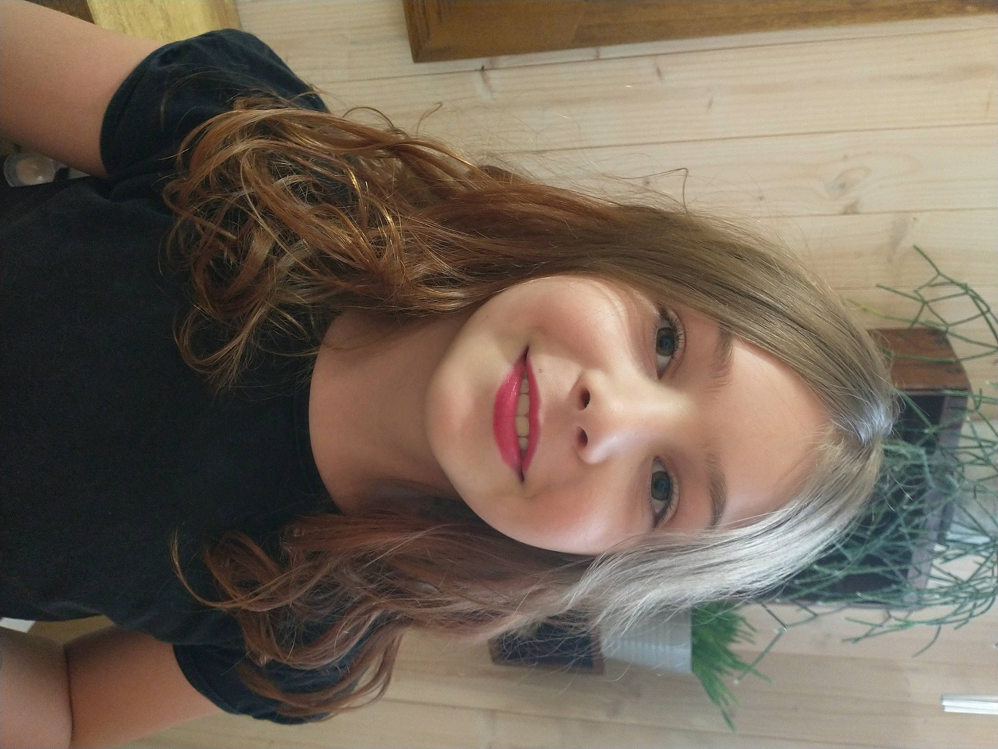 Anabelle a rejoint le concours — aidez-le/la à gagner de superbes lots ! cheek, chin, eye, eyebrow, eyelash, face, forehead, hair, happy, head, iris, jaw, joy, layered_hair, lip, long_hair, mouth, nose, person, skin