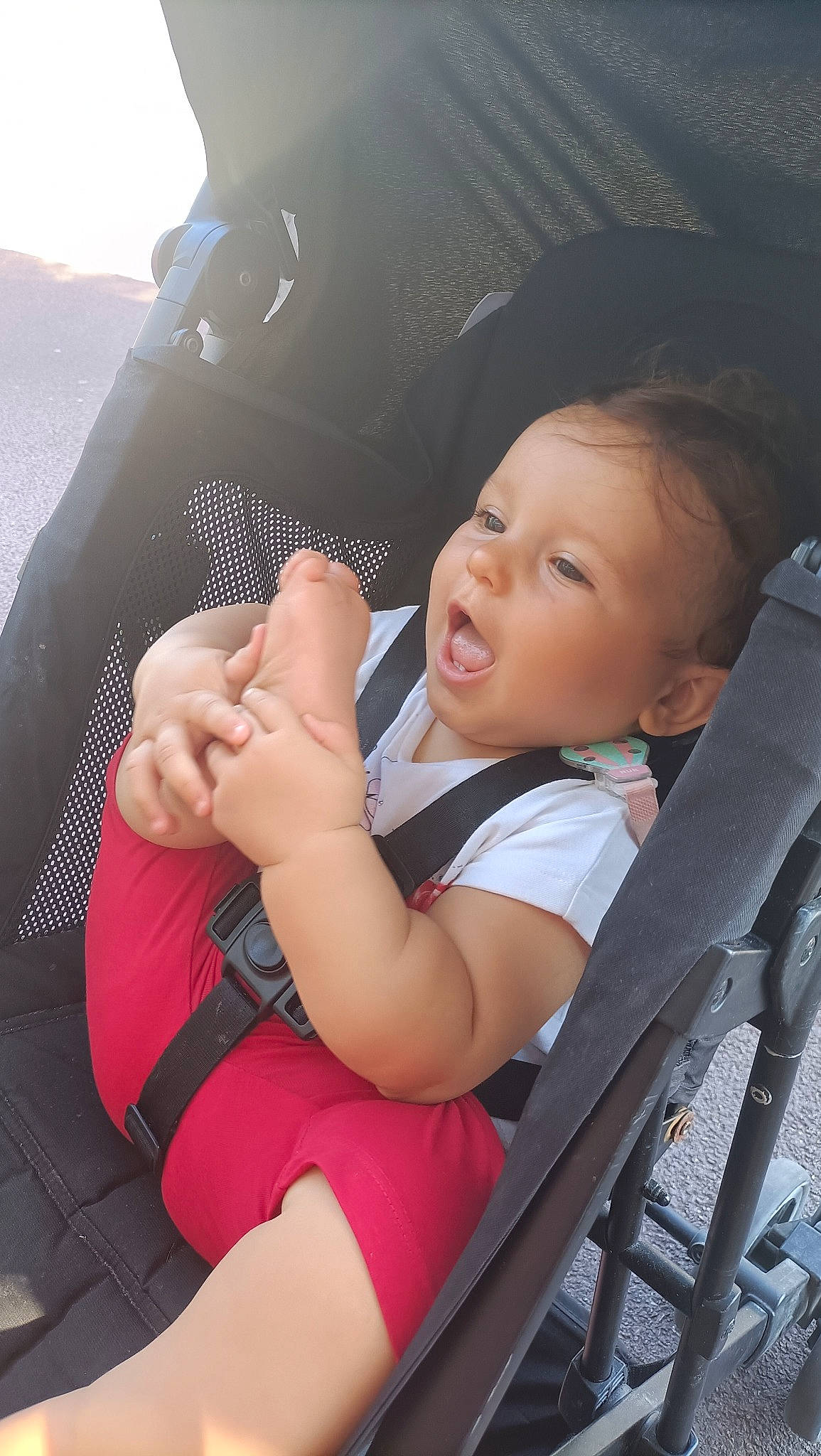 Mia participe au concours pour gagner de l'argent avec cette photo : arm, baby, baby_carriage, baby_toddler_clothing, chin, comfort, facial_expression, finger, flash_photography, gesture, hand, happy, hat, human, mammal, person, product, skin, smile, toddler